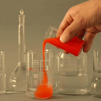 Animation illustrant un coach et un manager collaborant pour ajouter une tâche à une fiche. Visualisation de la délégation structurée dans un processus de management.